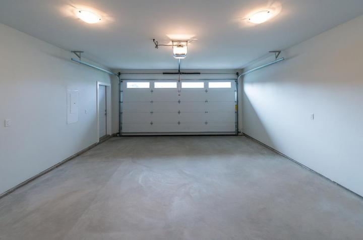 Béton Alpha can handle the installation of your garage slab.